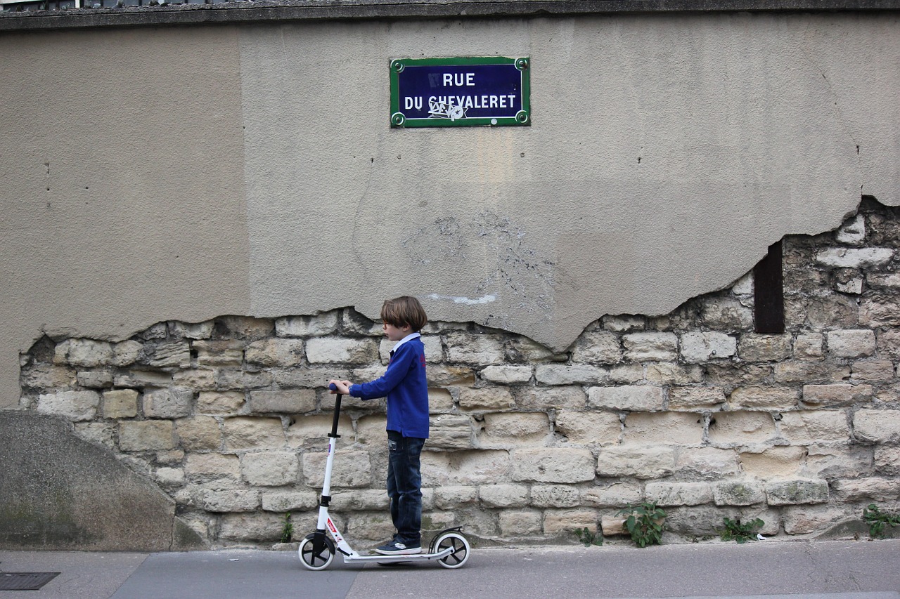 Les trottinettes électriques fortement bridées à Paris